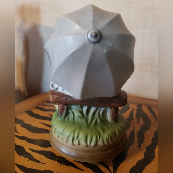 Boy and Girl Figurine Musical Umbrella - Picture 4 of 6
